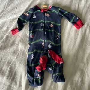 The Beaufort Bonnet Company 18-24 footie pjs